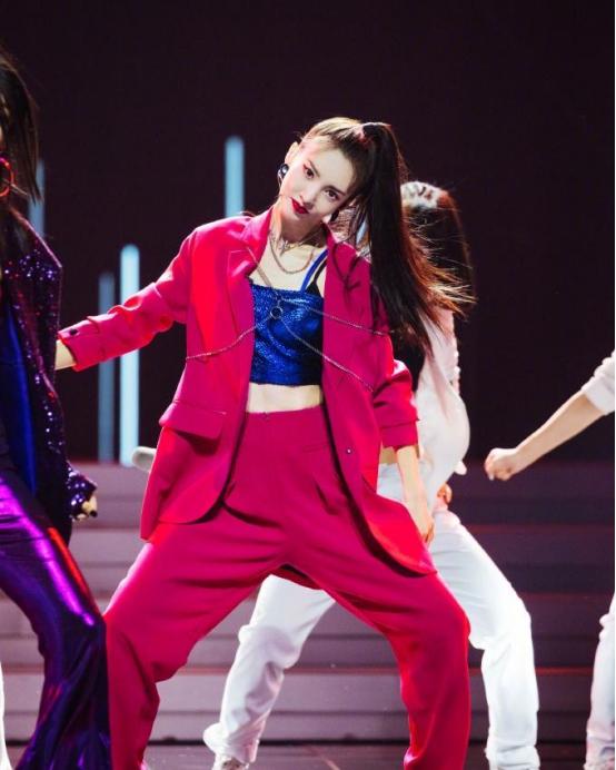 小心機盡顯!萬茜曬無金晨版舞蹈!惹袁詠琳不滿,金晨被噴不敬業