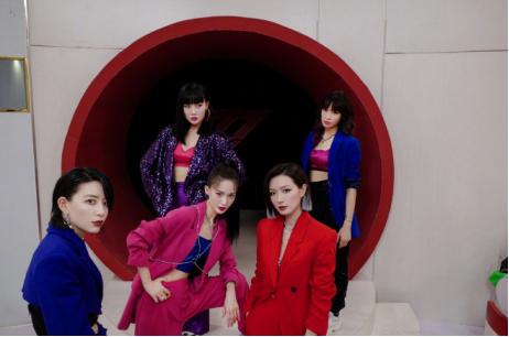 小心機盡顯!萬茜曬無金晨版舞蹈!惹袁詠琳不滿,金晨被噴不敬業