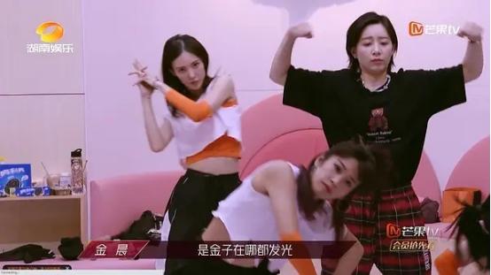 小心機盡顯!萬茜曬無金晨版舞蹈!惹袁詠琳不滿,金晨被噴不敬業