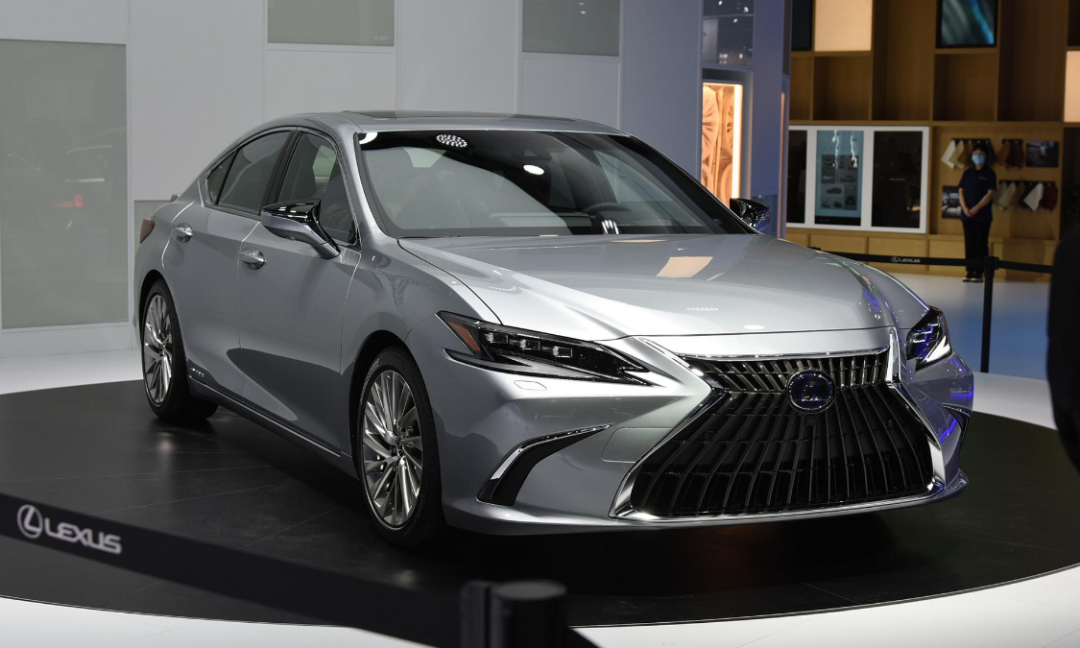 小改款就漲價6000元,29.6萬起售的新款雷克薩斯ES值得買嗎?