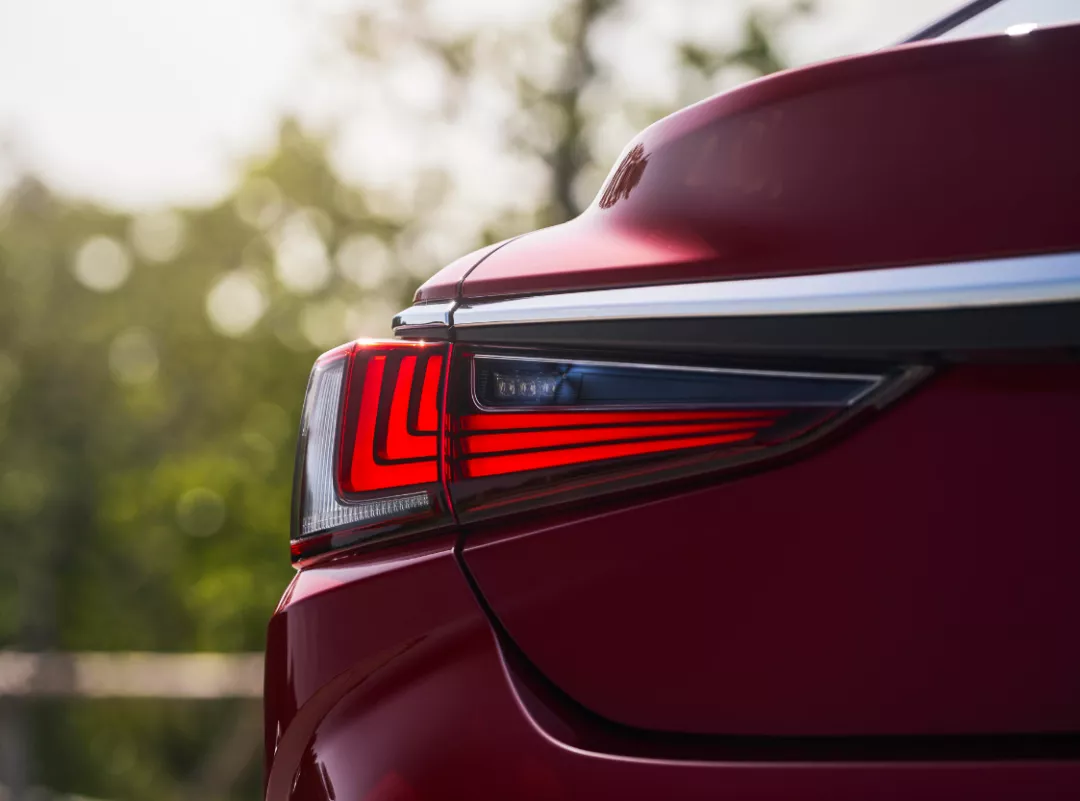 小改款就漲價6000元,29.6萬起售的新款雷克薩斯ES值得買嗎?